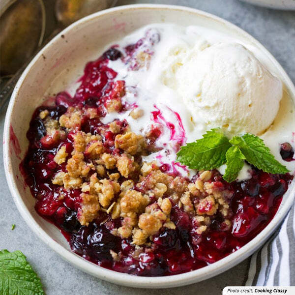 berry-crumble-with-oat-topping