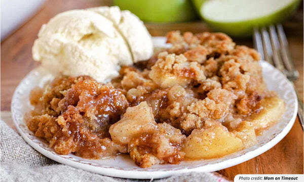 Baked Apple Slices with Cinnamon Crumble recipe