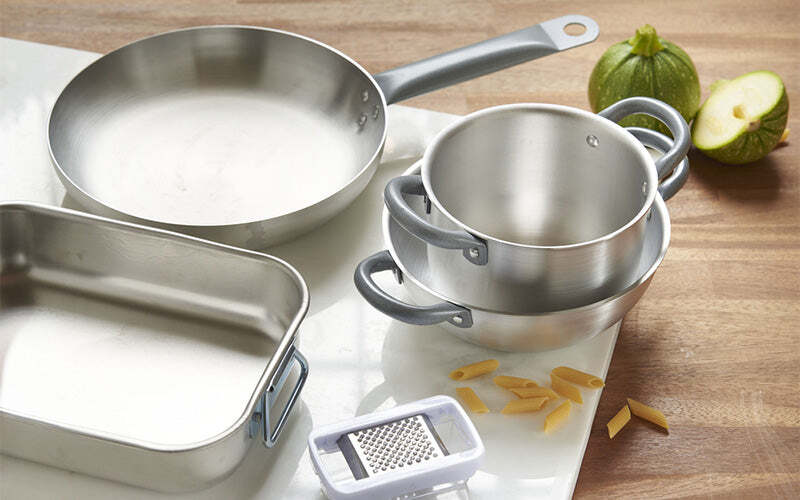 Exploring Health Risks Of Aging Aluminum Pans